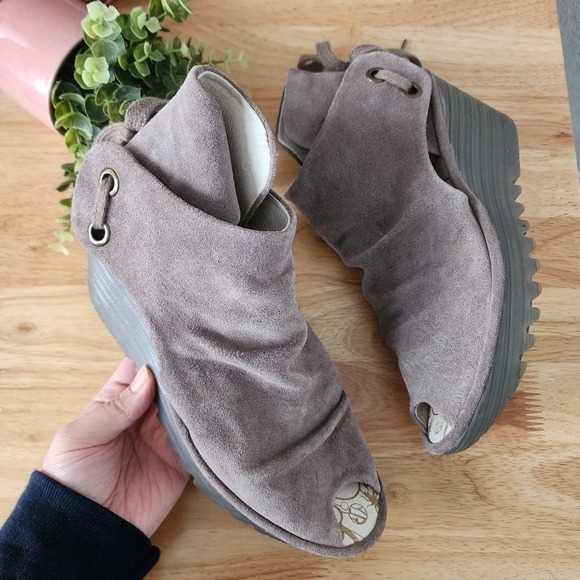 Fly London Yema Wedge Suede Peep Toe Taupe Tie Sandal Boho Chic Career Comfort 9 - Picture 4 of 10